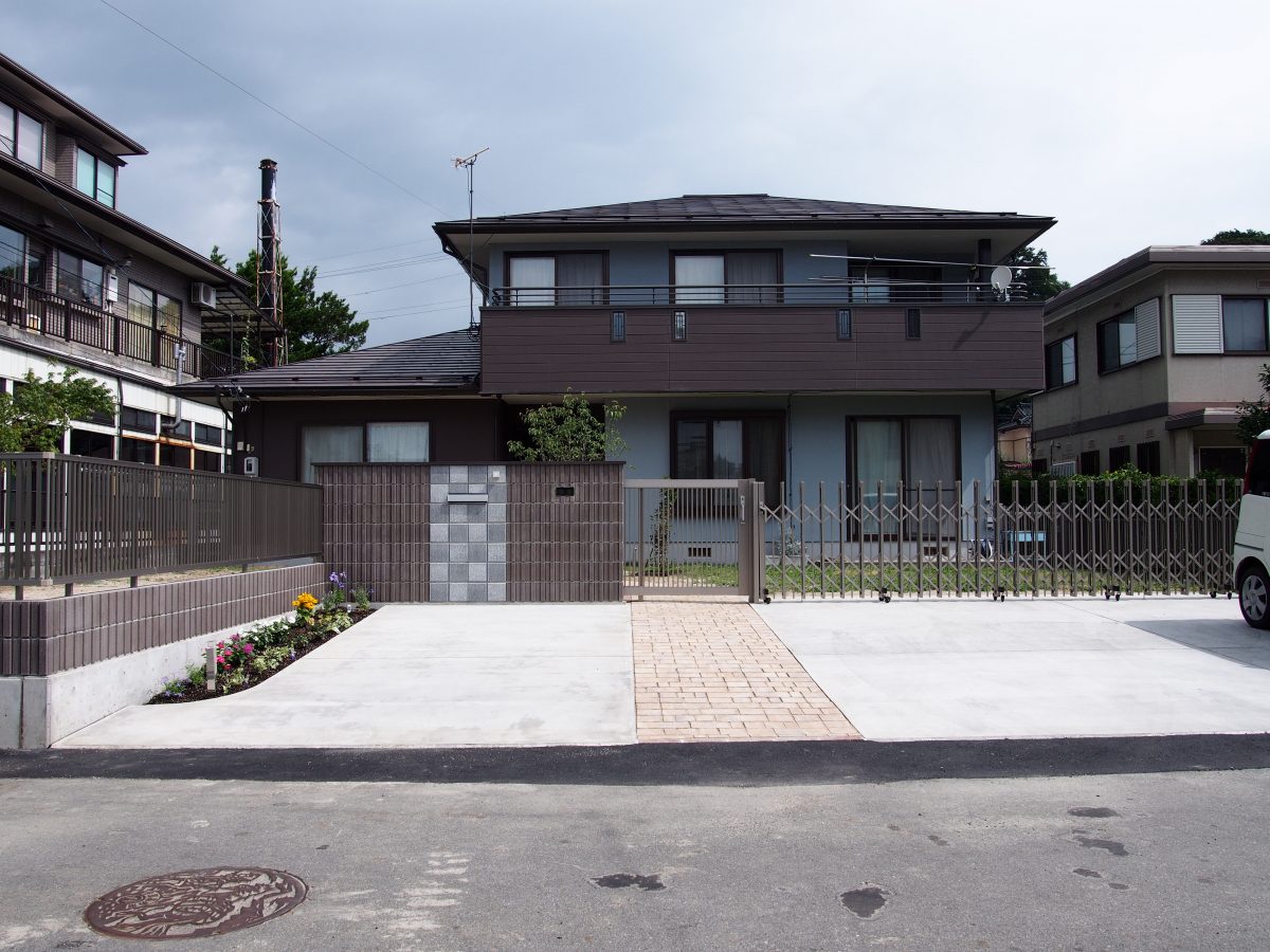 愛犬家にやさしいアプローチと駐車場の施工例 愛犬家にやさしいアプローチと駐車場の施工例