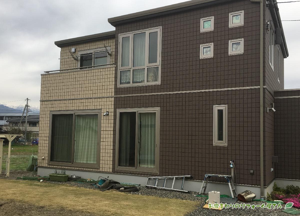 開放的なガーデンルームと使い勝手の良いカーポートが完成しました